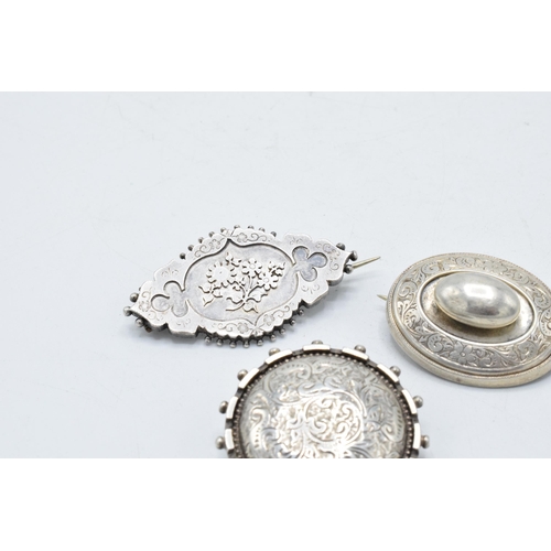 220X - A trio of late 19th century / early 20th century silver brooches, 21.7 grams (3).