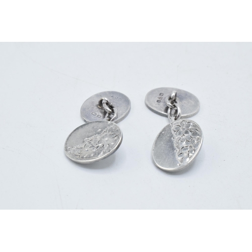 221B - A pair of silver cufflinks, 10.0 grams.