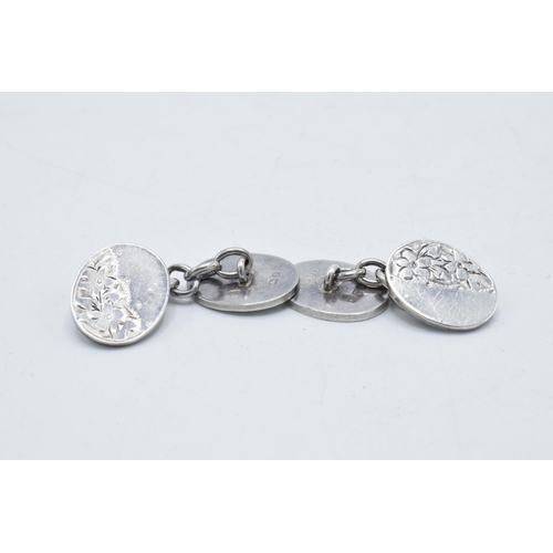 221B - A pair of silver cufflinks, 10.0 grams.