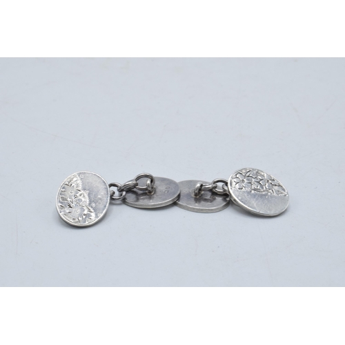 221B - A pair of silver cufflinks, 10.0 grams.