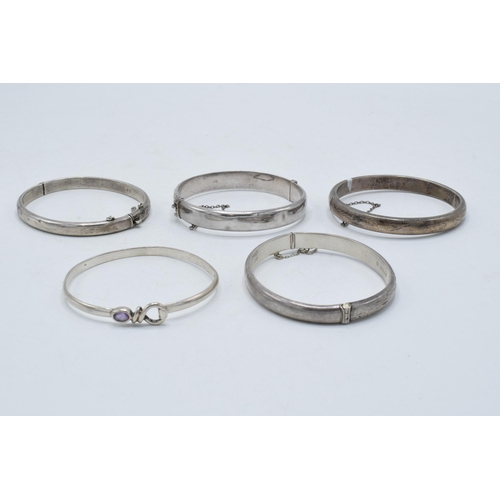 221F - A collection of 5 silver bangles, 62.2 grams.