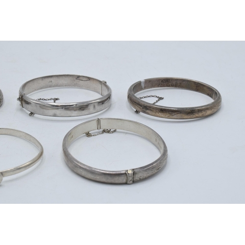 221F - A collection of 5 silver bangles, 62.2 grams.