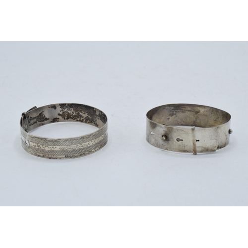 221I - A pair of silver buckle bangles (2).