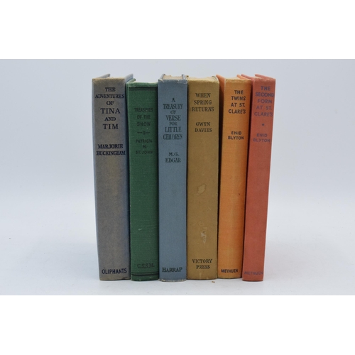 178 - Books: A collection of vintage books to include The Second Form at St Clares by Enid Blyton, The Twi... 