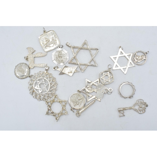 207 - A collection of silver and white metal jewellery items to include pendants such as stars, keys etc, ... 