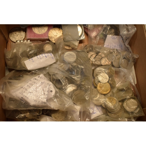 212 - A collection of UK pre-decimal coinage together with foreign currency also and commemorative coins (... 