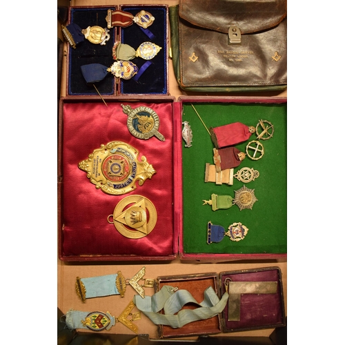 243 - An interesting collection of Masonic related items to include medals, pendants and a Walton Lodge ba... 