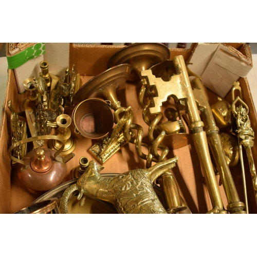 277 - A good collection of brass and metalware to include oversized brass keys, animals figures, candlesti... 