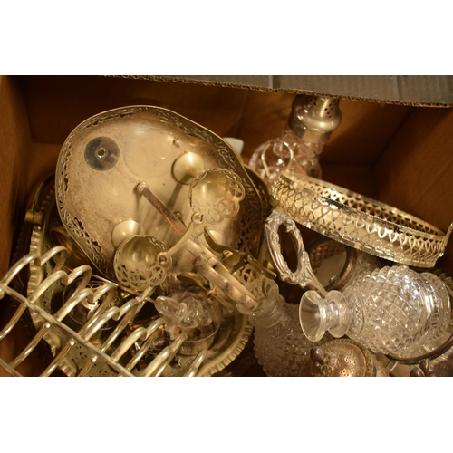 279 - A good collection of silver plated and metal items to include egg coddler, trays, sugar sifters, cut... 