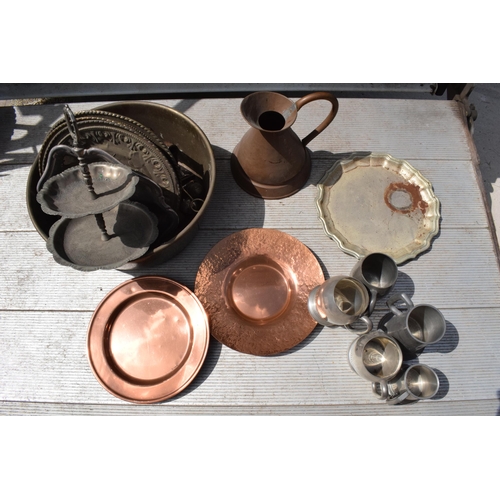 285 - A collection of metalware to include Victorian copper jug and later brass pans, plaques, tankards et... 