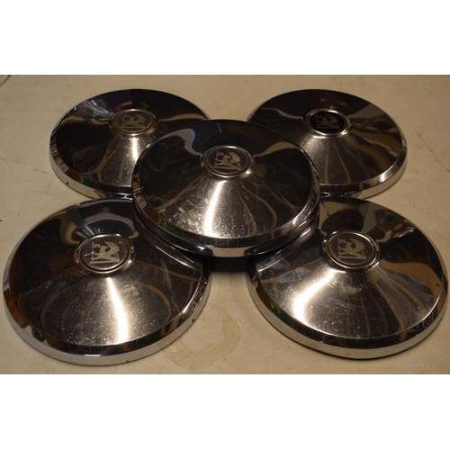 289 - A set of 5 vintage Vauxhall car hub caps, 24cm diameter (5).