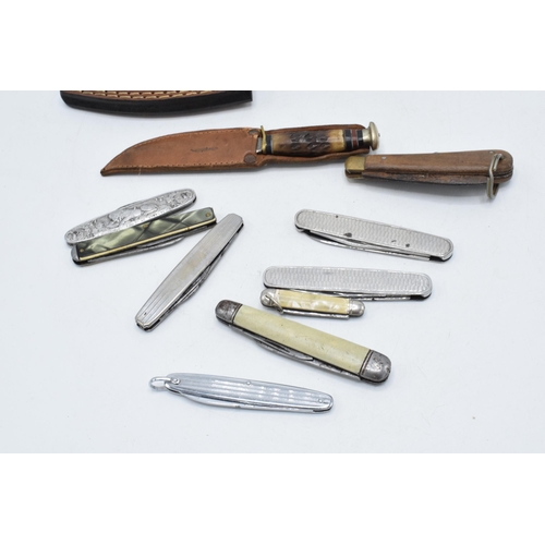 290 - A collection of vintage pen knives of varying form and design together with a small hand axe (Qty).