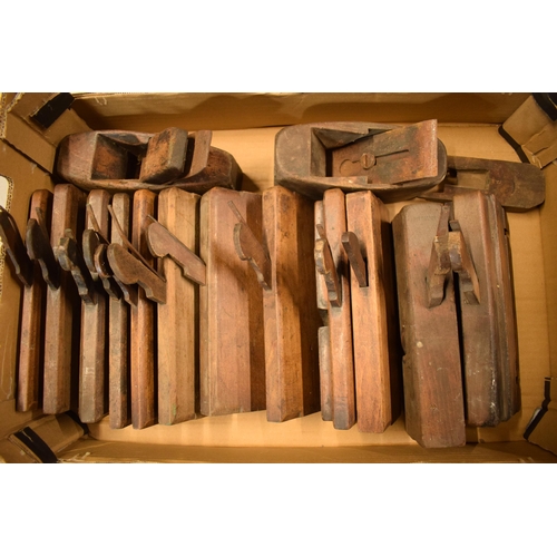 300 - A collection of antique wooden block planes (14).