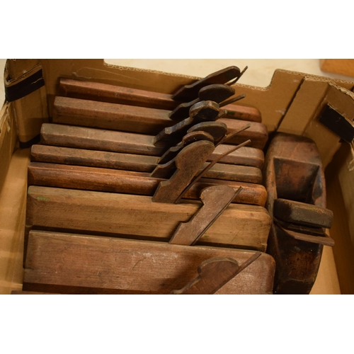 300 - A collection of antique wooden block planes (14).