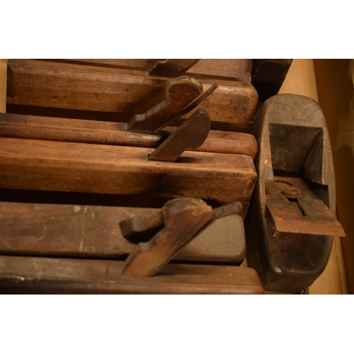 300 - A collection of antique wooden block planes (14).