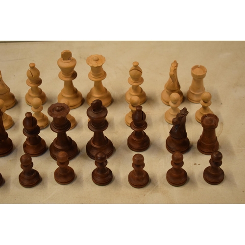 315 - Cased Lardy International Pieces En Buis wooden chess set, made in France, king height 90mm (all pie... 