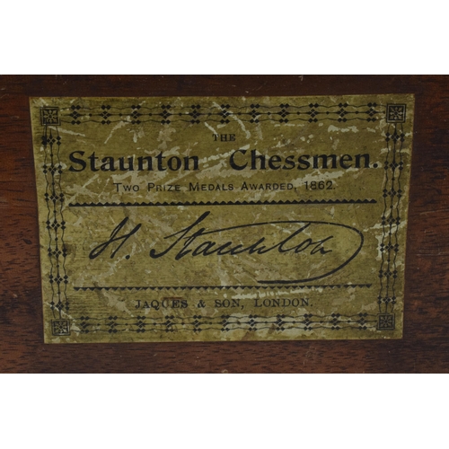 316 - A boxed set of Jaques & Son, London Staunton Chessmen 'Two Prizes Medals Awarded, 1862' with some ha... 
