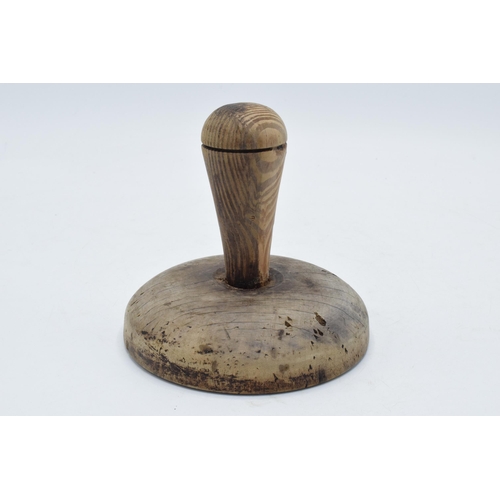 318 - 19th century wooden treen butter stamp with leaves pattern, 12cm tall.