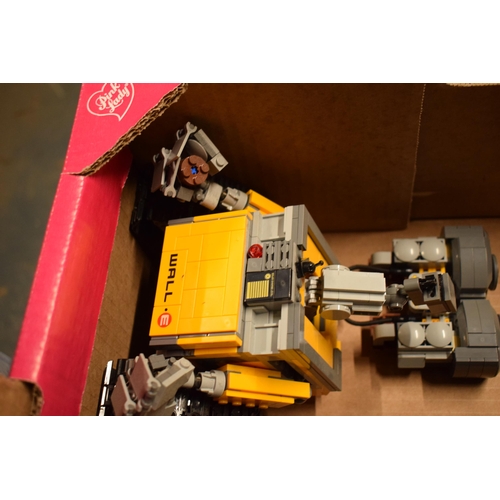 406 - Toys / Models: A320 boxed airbrush, Lego and other items.