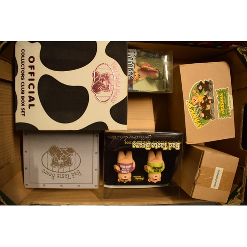 410 - Bad Taste Bears: collection of bears to include box sets, single items and similar pieces such as Th... 