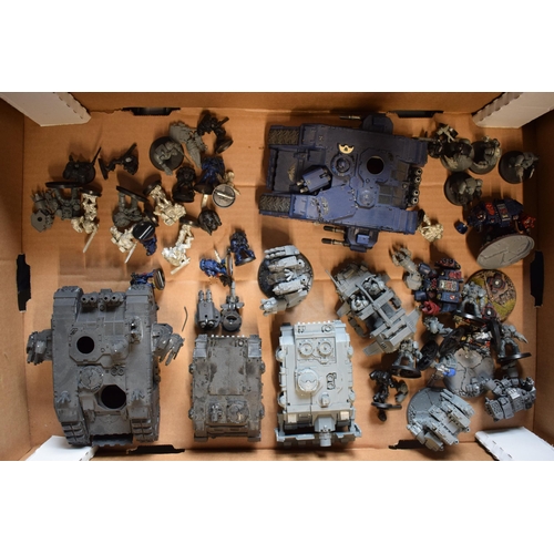 419 - A large collection of Warhammer and similar items to include tanks, vehicles, soldiers / fighters an... 