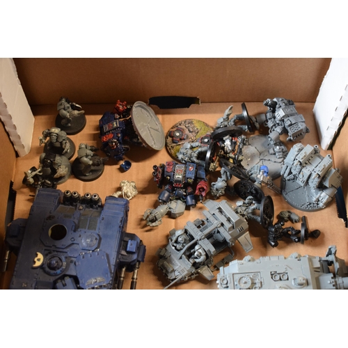 419 - A large collection of Warhammer and similar items to include tanks, vehicles, soldiers / fighters an... 