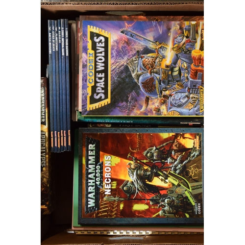 425 - A large collection of books to include Warhammer 40,000 examples, Codex Space Wolves, Hammer and Bol... 