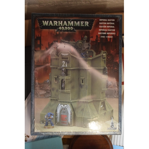 426 - A large collection of Warhammer and similar items to include painted figures (mainly plastic), 40,00... 