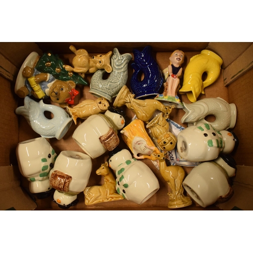 50 - A collection of Wade items to include gargle fish jugs, Collectania, snowmen cruets, Christmas 1998 ... 