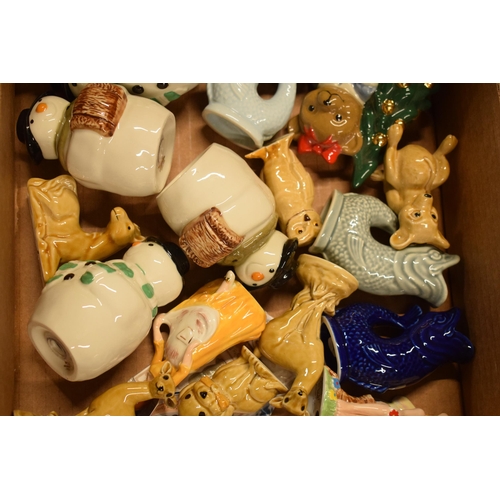 50 - A collection of Wade items to include gargle fish jugs, Collectania, snowmen cruets, Christmas 1998 ... 