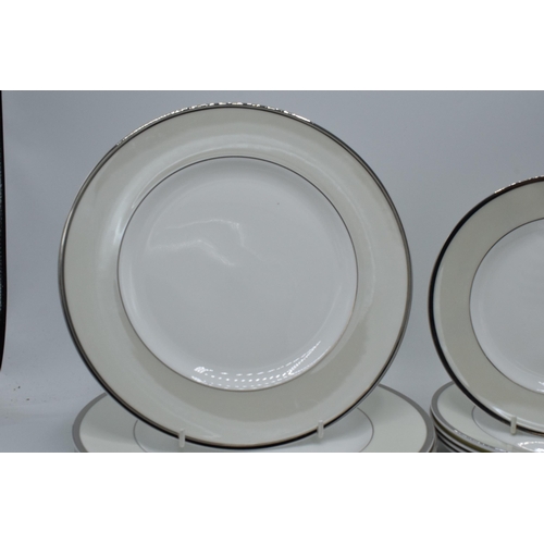 69 - Wedgwood Lustreware Oyster: 5 x 27cm dinner plates together with 5 x 20.5cm diameter side plates (10... 