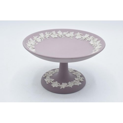 81 - Wedgwood lilac Jasperware pedestal dish / tazza, 15.5cm diameter.