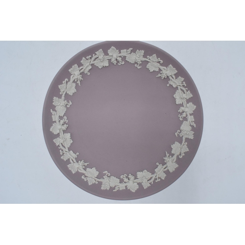 81 - Wedgwood lilac Jasperware pedestal dish / tazza, 15.5cm diameter.