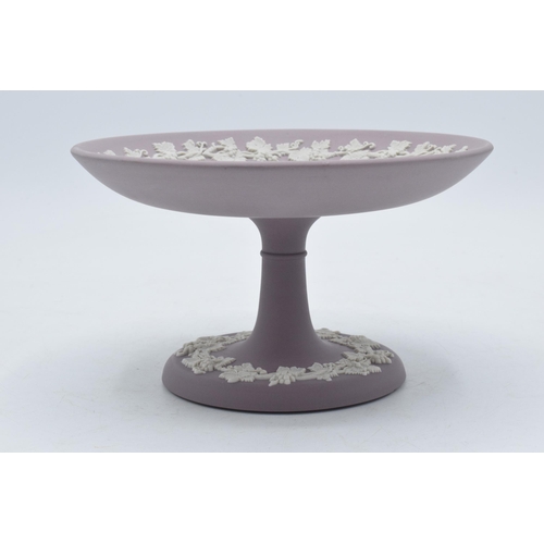 81 - Wedgwood lilac Jasperware pedestal dish / tazza, 15.5cm diameter.