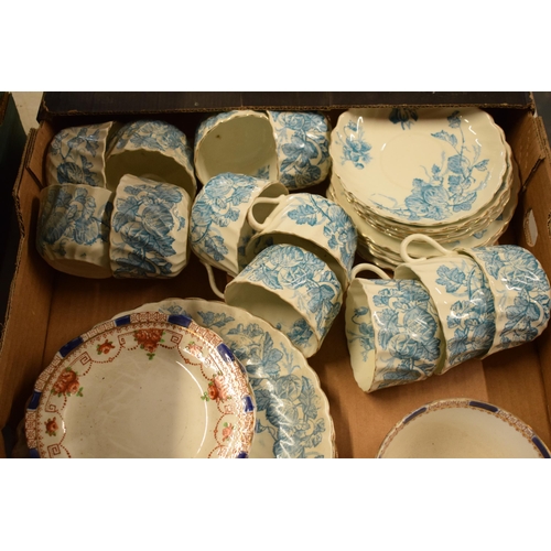 10A - A mixed collection of tea and dinner ware of varying ages and varying decoration (Qty).