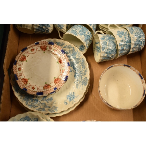 10A - A mixed collection of tea and dinner ware of varying ages and varying decoration (Qty).