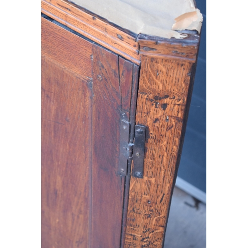 207 - 19th century oak corner cupboard with cast metal H-hinges with nice shade of brown, 101cm tall, 74cm... 