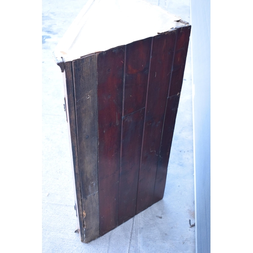 207 - 19th century oak corner cupboard with cast metal H-hinges with nice shade of brown, 101cm tall, 74cm... 