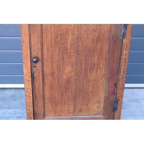 207 - 19th century oak corner cupboard with cast metal H-hinges with nice shade of brown, 101cm tall, 74cm... 