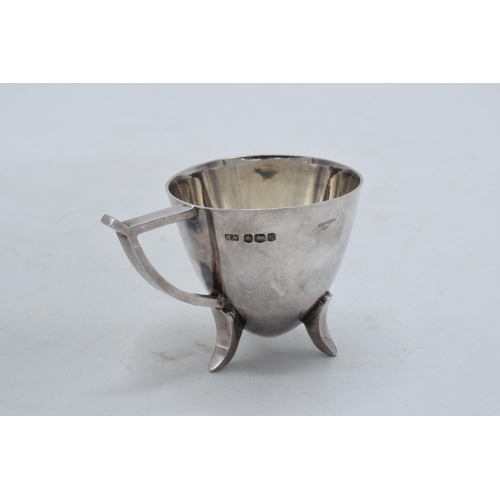 280 - Silver three footed modernist-style cup / tankard, 46.1 grams, Sheffield 1924, name engraved. 5cm ta... 