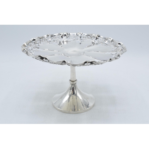 283 - Silver pierced decoration tazza / pedestal stand. 327.4 grams. Sheffield 1925. 21cm wide.