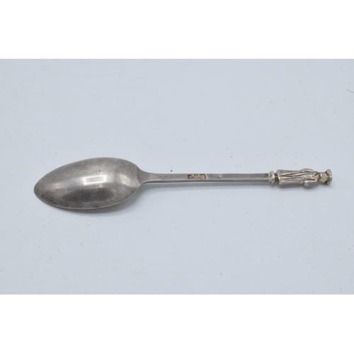 293 - A set of 6 silver Apostle tea spoons. 64.2 grams. London 1913.