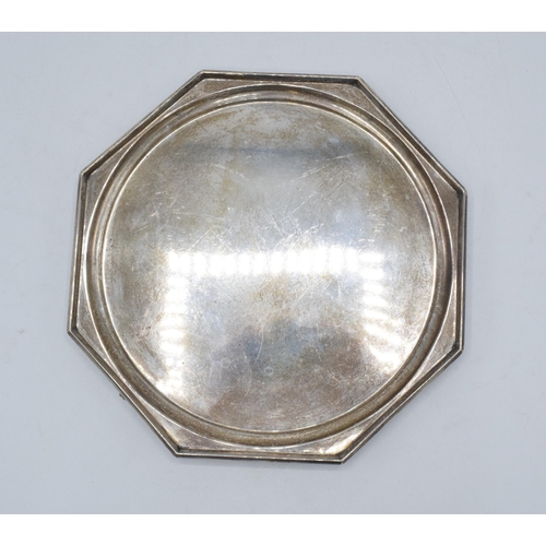 301 - Octagonal silver salver / tray raised on 4 feet, 687.2 grams / 22.09 oz. Page, Keen & Page, London 1... 