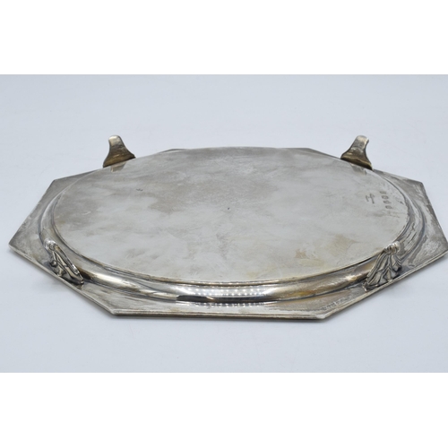 301 - Octagonal silver salver / tray raised on 4 feet, 687.2 grams / 22.09 oz. Page, Keen & Page, London 1... 