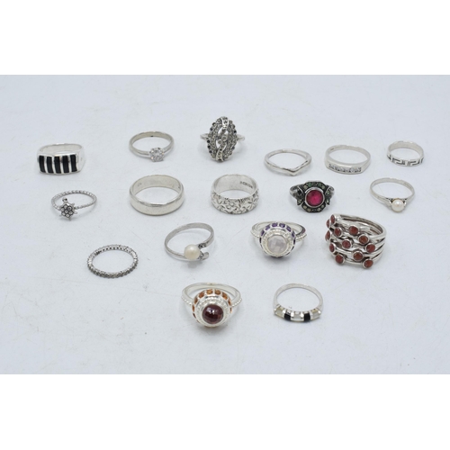 364 - A collection of silver rings of varying forms and sizes, 61.5 grams (16).