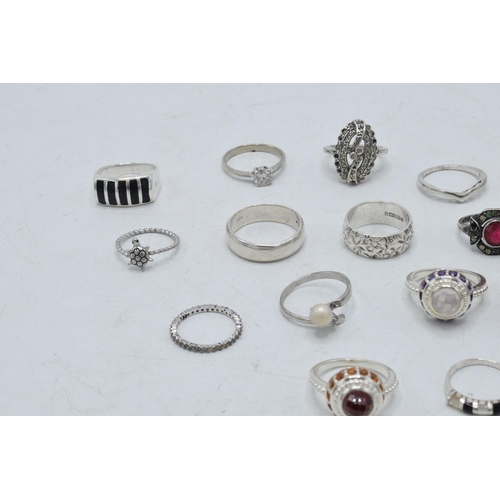 364 - A collection of silver rings of varying forms and sizes, 61.5 grams (16).