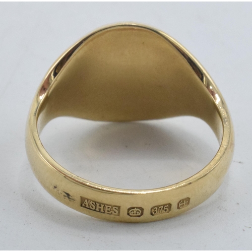 438 - 9ct gold ashes ring, 6.1 grams, UK size P.