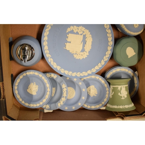 93 - A collection of Wedgwood Jasperware of varying colours such as blue, sage green and teal to include ... 