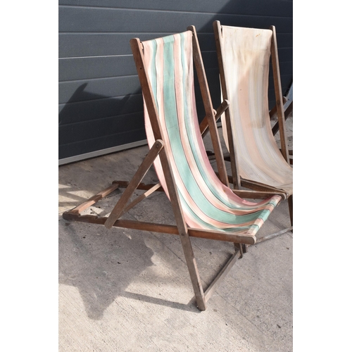 240A - A trio of vintage 20th century wooden and fabric folding deck chairs (3).