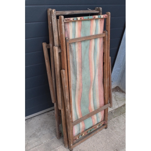 240A - A trio of vintage 20th century wooden and fabric folding deck chairs (3).